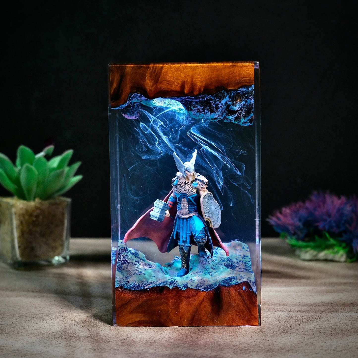 Thor Resin lamp