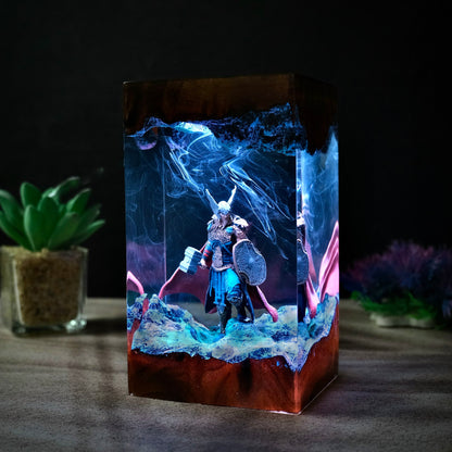 Thor Resin lamp