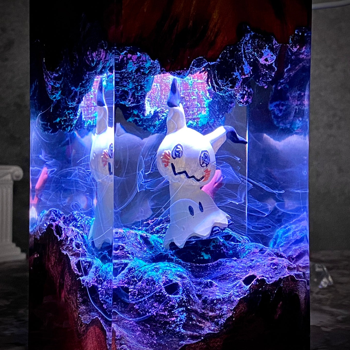 MIMIKYU resin wood lamp